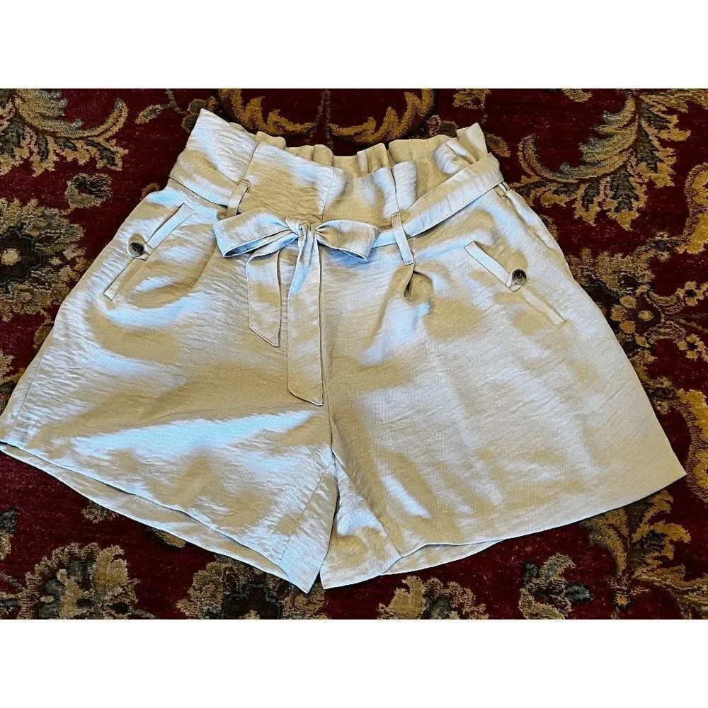 SOHO Tan Pleated Dressy Shorts Size Small